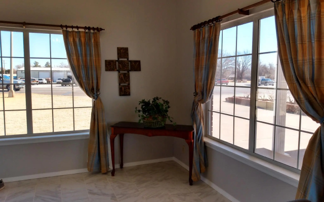 photo 4 of Heritage Inn