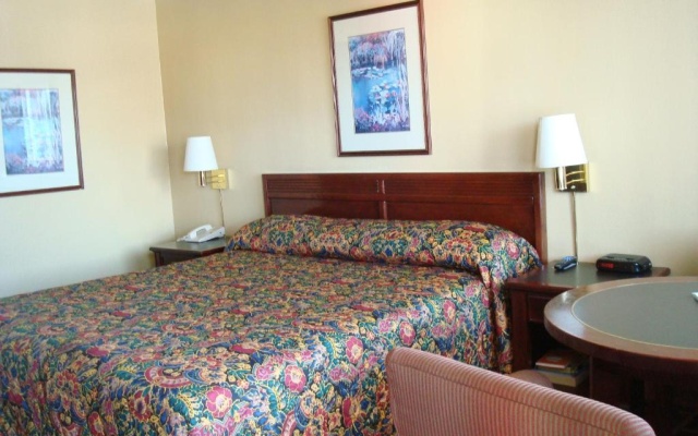 photo 2 of Heritage Inn