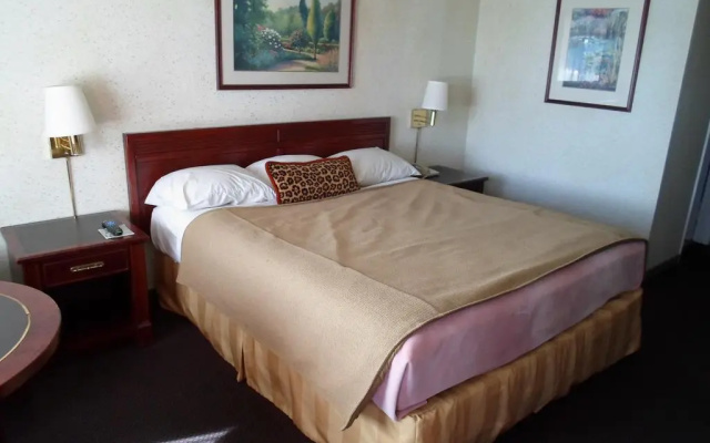 photo 5 of Heritage Inn
