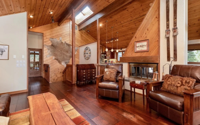photo 3 of Herondale Luxury Vacation  At Windcliff 3 Bedroom Home by RedAwning