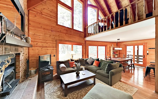 photo 2 of Herringbone Cabin 3 Bedrooms 2 Bathrooms Cabin