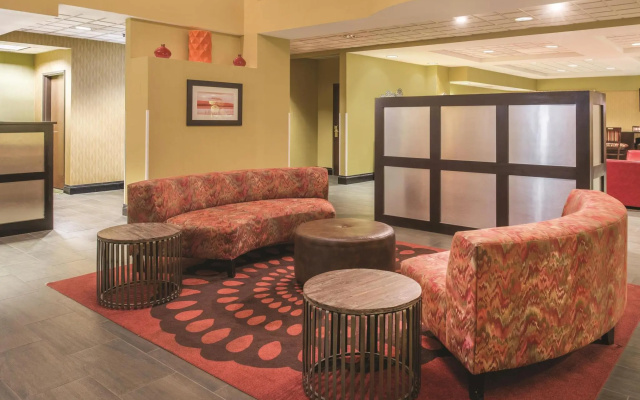 photo 2 of Holiday Inn Express St. Louis Arpt Maryland Hgts