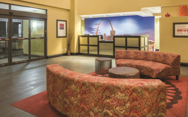 photo 3 of Holiday Inn Express St. Louis Arpt Maryland Hgts