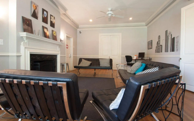 photo 3 of HI Houston Hostel