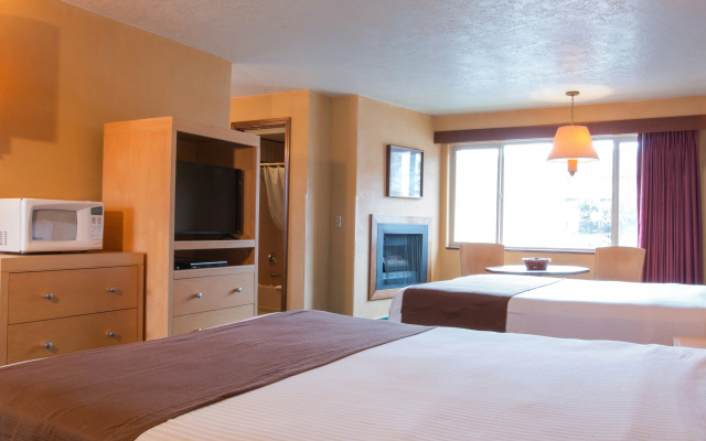 photo 3 of Hi-Tide Oceanfront Inn
