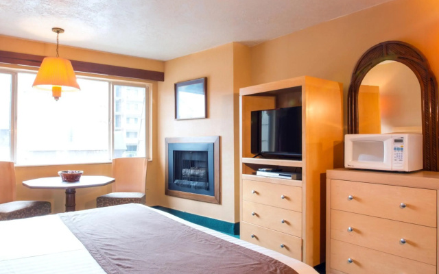 photo 5 of Hi-Tide Oceanfront Inn