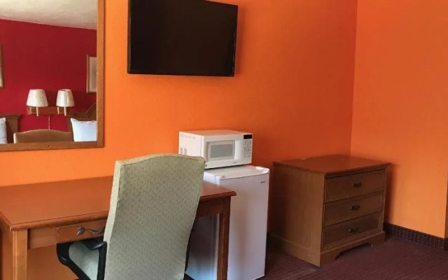 photo 4 of Hi Way Inn