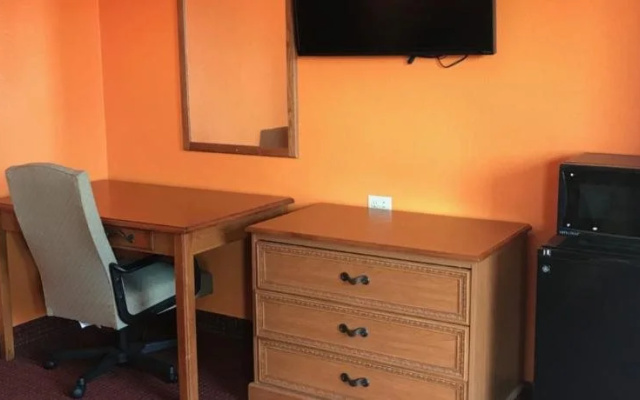 photo 5 of Hi Way Inn