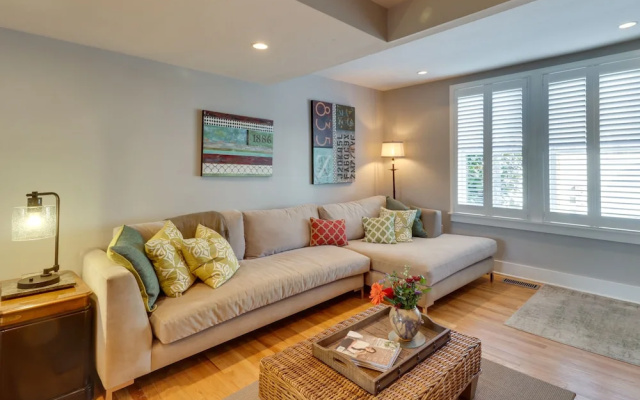 photo 5 of Hidden Charlottesville Home: 4 Mi to Downtown!