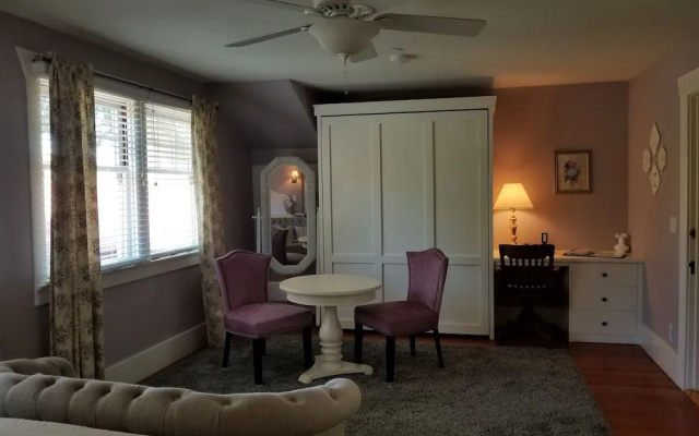 photo 2 of Hidden Oak Inn