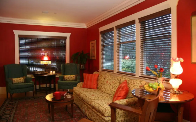 photo 4 of Hidden Oak Inn