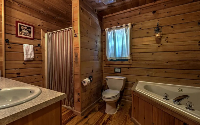 photo 5 of Hidden Pond - 2 Br Cabin