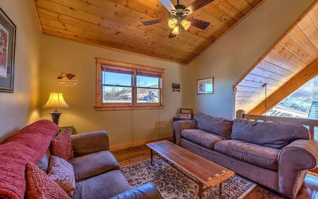 photo 2 of Hide-A-Way Cabin - 4 Br Cabin