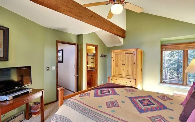 photo 2 of Hideaway Cabin House
