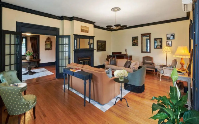 photo 3 of Hideaway Inn Lenox