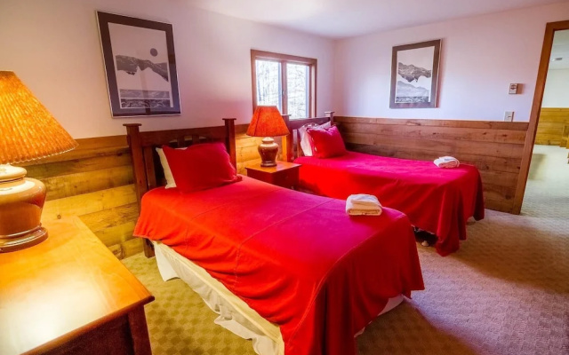 photo 3 of Hideout Chalet