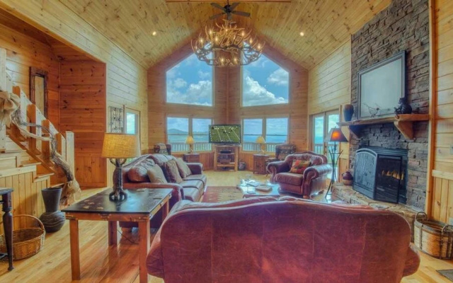 photo 2 of High Five Lodge by Escape to Blue Ridge