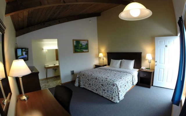 photo 2 of High Seas Motel