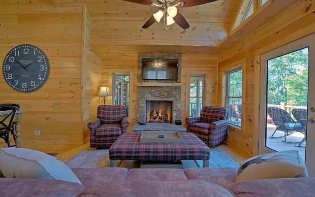 photo 2 of High Top Mountain Lodge - 5 Br Cabin