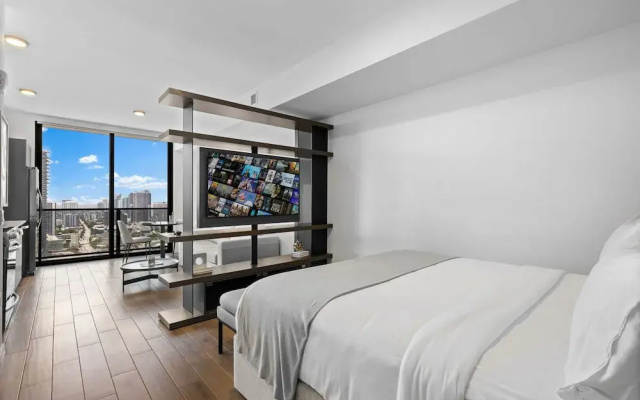 photo 3 of High-Floor Studio with Incredible Views