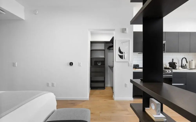 photo 4 of High-Floor Studio with Incredible Views