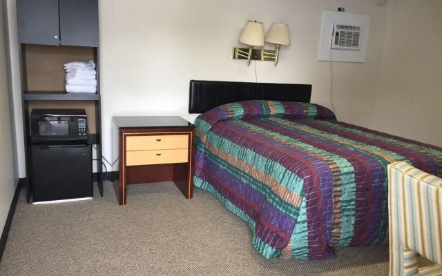 photo 2 of Highlander Inn