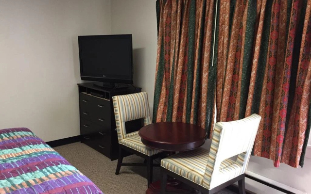 photo 4 of Highlander Inn