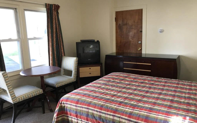 photo 5 of Highlander Inn