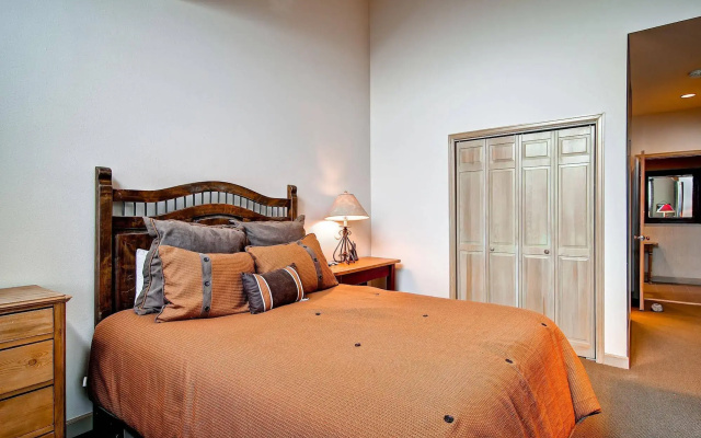 photo 3 of Highlands Lodge
