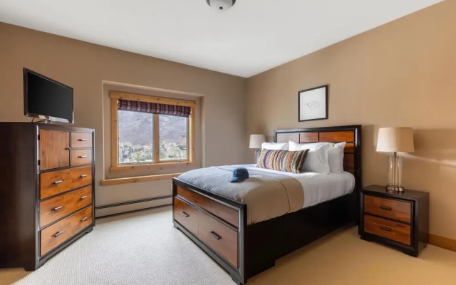 photo 3 of Highline by Avantstay Breathtaking Mountain Home w/ Hot Tub & Views
