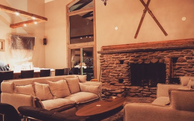 photo 2 of Highline Lodge