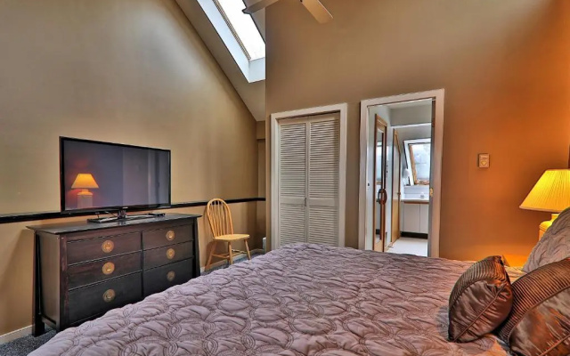 photo 5 of Highridge Condominium Unit E11