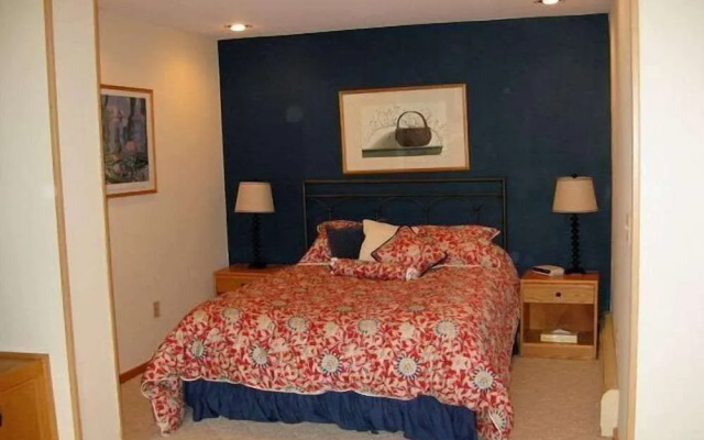 photo 3 of Highridge Condominiums
