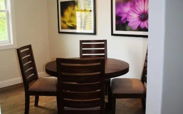photo 5 of Highridge Suite