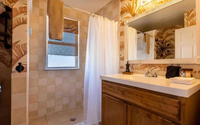 photo 4 of Highrise Bungalow - 2 blocks from Jax Beach!