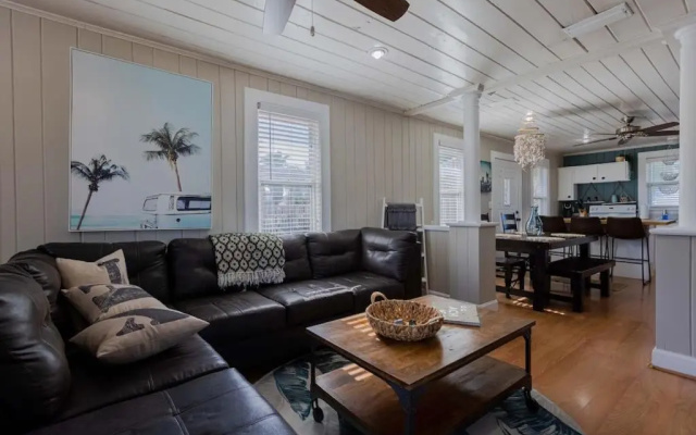 photo 5 of Highrise Bungalow - 2 blocks from Jax Beach!