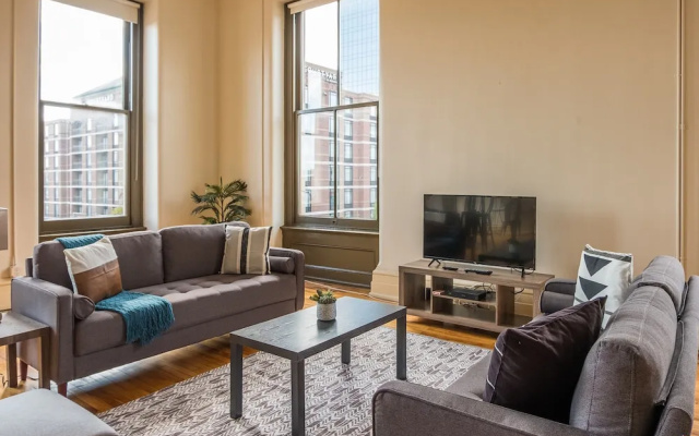 photo 3 of High-Rise Downtown Apts by Frontdesk