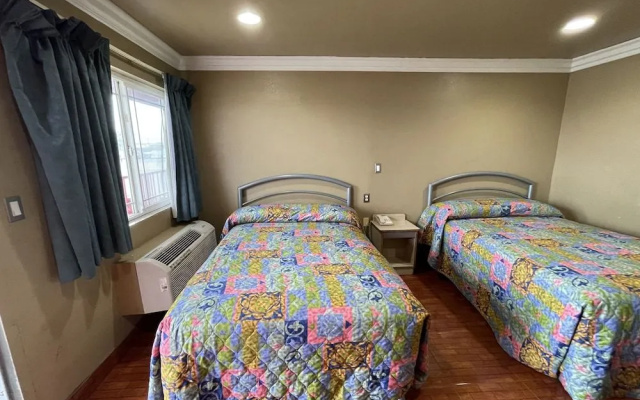 photo 5 of Hiland Motel