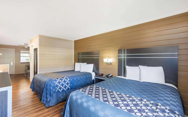photo 4 of Travelodge Inn & Suites by Wyndham San Antonio Airport