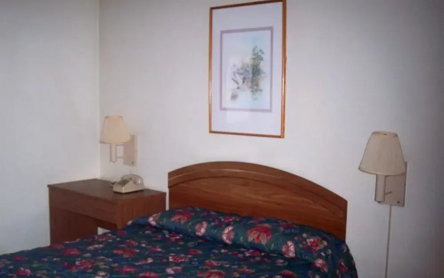 photo 3 of Hillcrest Hotel and Lounge