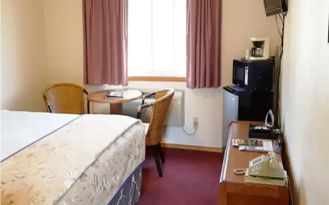 photo 3 of Hillcrest Inn