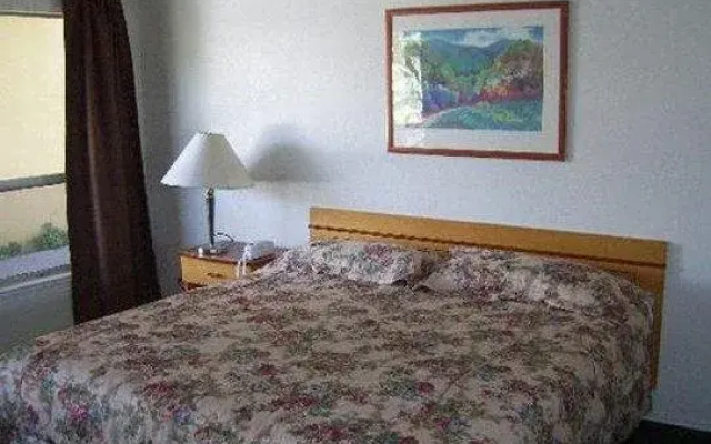 photo 5 of Hillsdale Inn