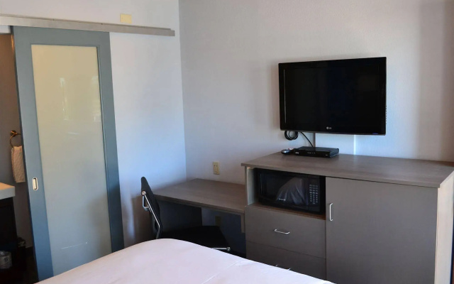 photo 3 of Silicon Valley Inn