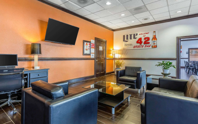 photo 2 of Quality Inn Forsyth near GA Public Safety Training Center