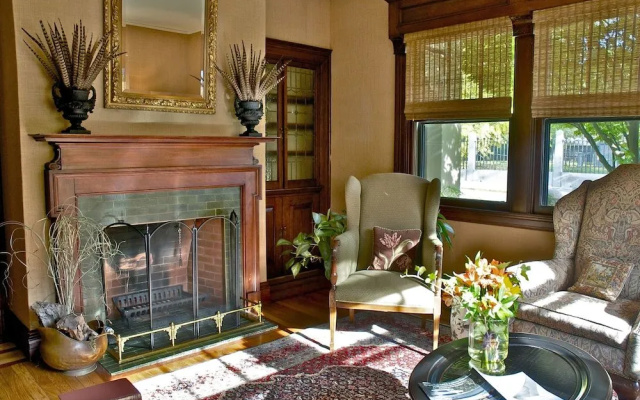 photo 3 of Hilltop Inn