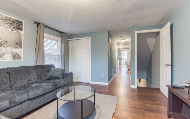 photo 2 of Hillyer Manner - Comfy Townhouse In Great Location! 3 Bedroom Townhouse by Redawning