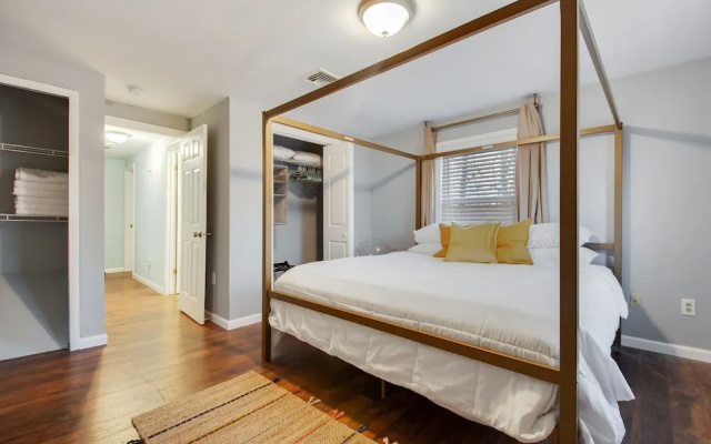photo 3 of Hillyer Manner - Comfy Townhouse In Great Location! 3 Bedroom Townhouse by Redawning