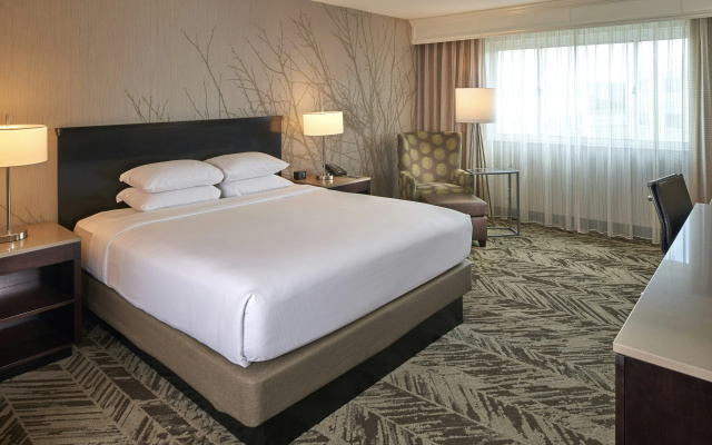 photo 3 of Hilton Cincinnati Airport
