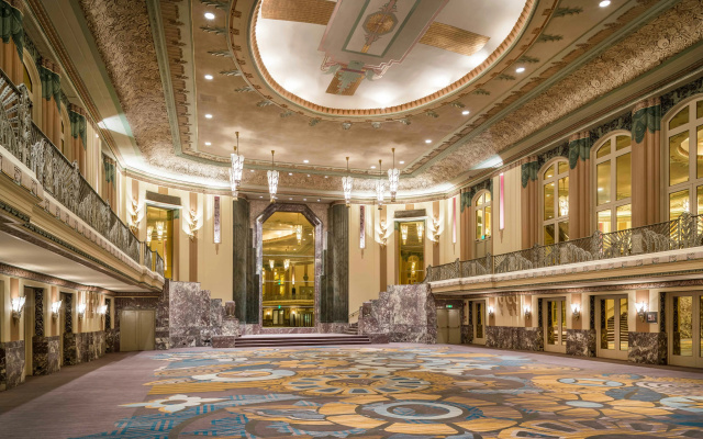 photo 2 of Hilton Cincinnati Netherland Plaza