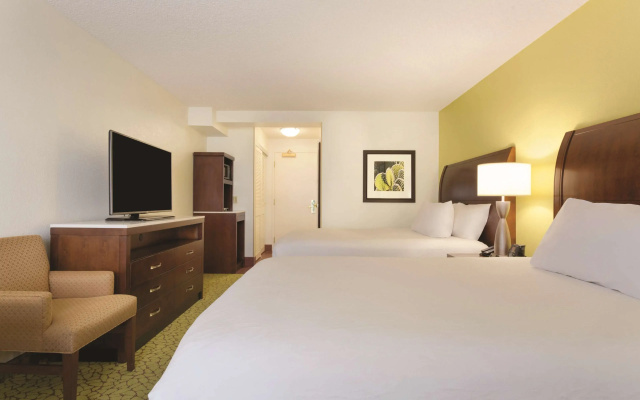 photo 4 of Hilton Garden Inn Anaheim Garden Grove
